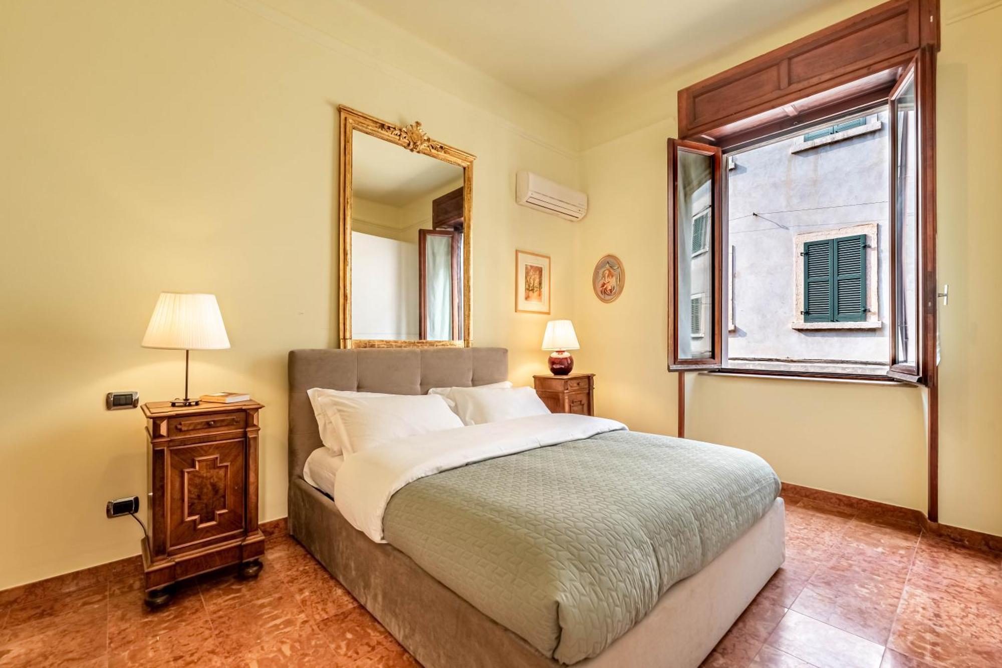 Piazza Isolo Central Apartment فيرونا المظهر الخارجي الصورة