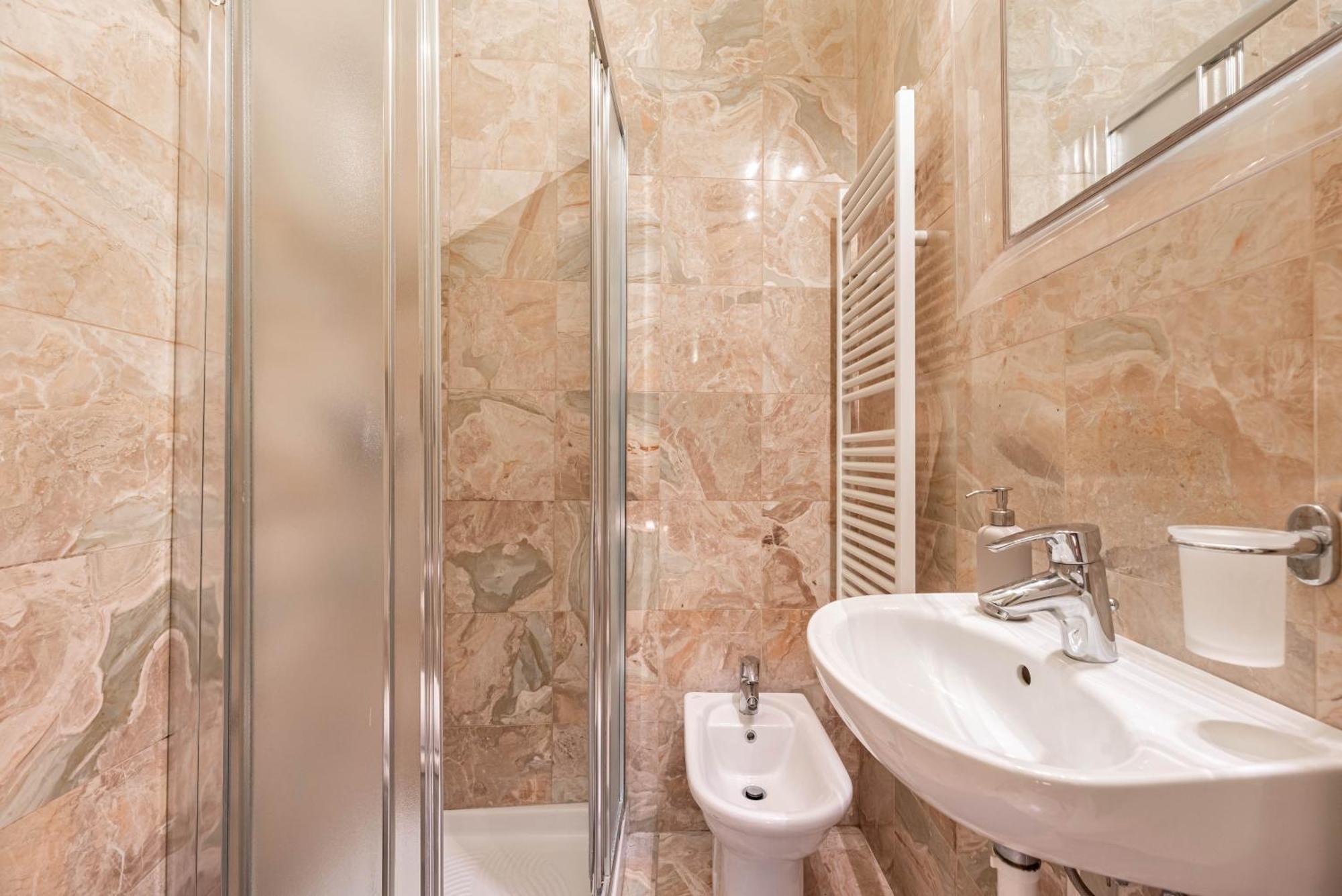 Piazza Isolo Central Apartment فيرونا المظهر الخارجي الصورة