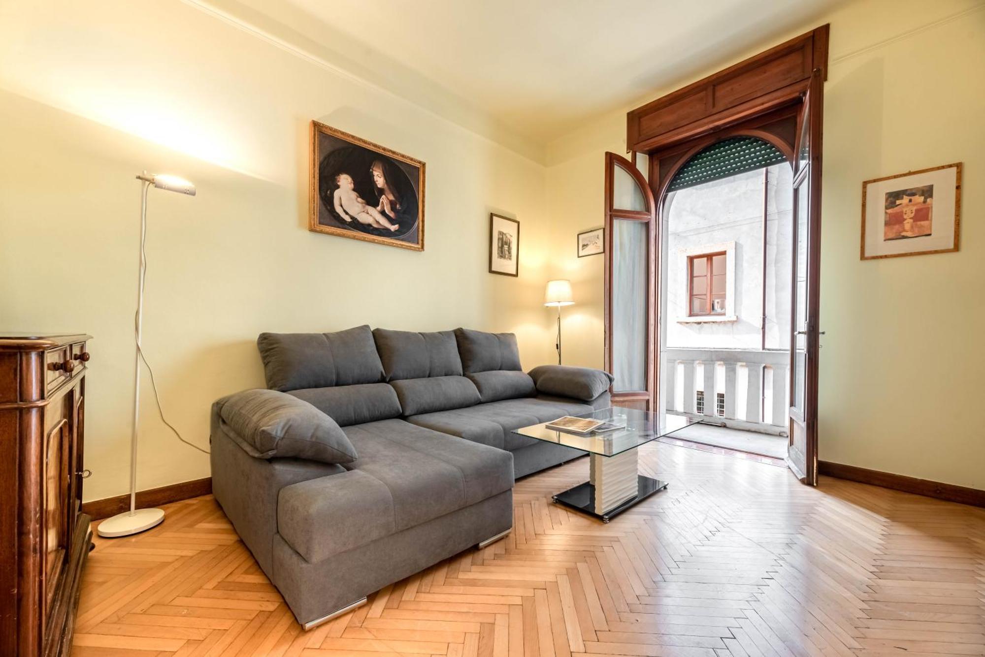 Piazza Isolo Central Apartment فيرونا المظهر الخارجي الصورة