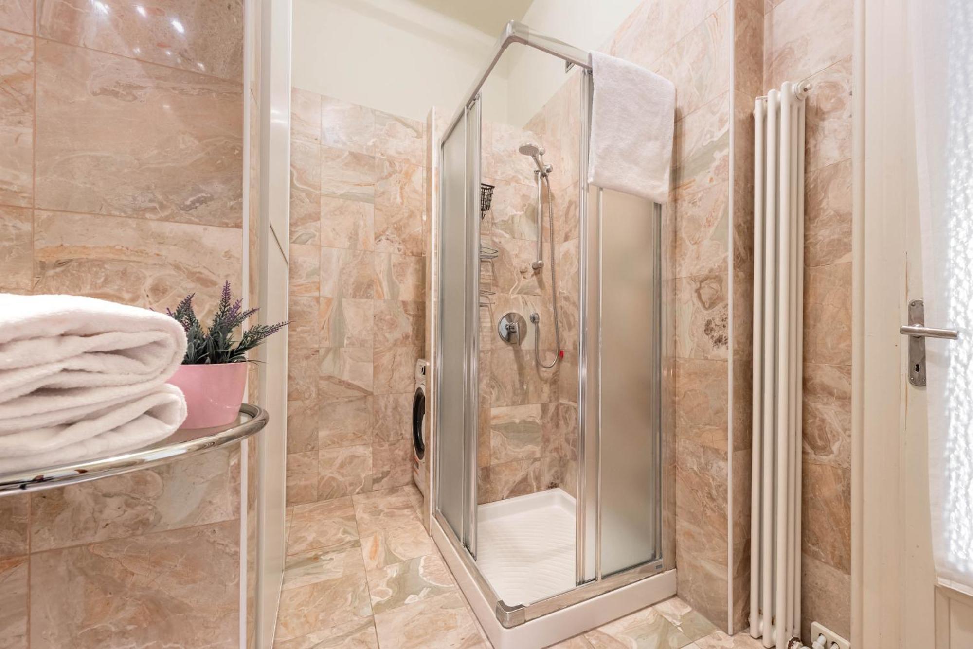 Piazza Isolo Central Apartment فيرونا المظهر الخارجي الصورة
