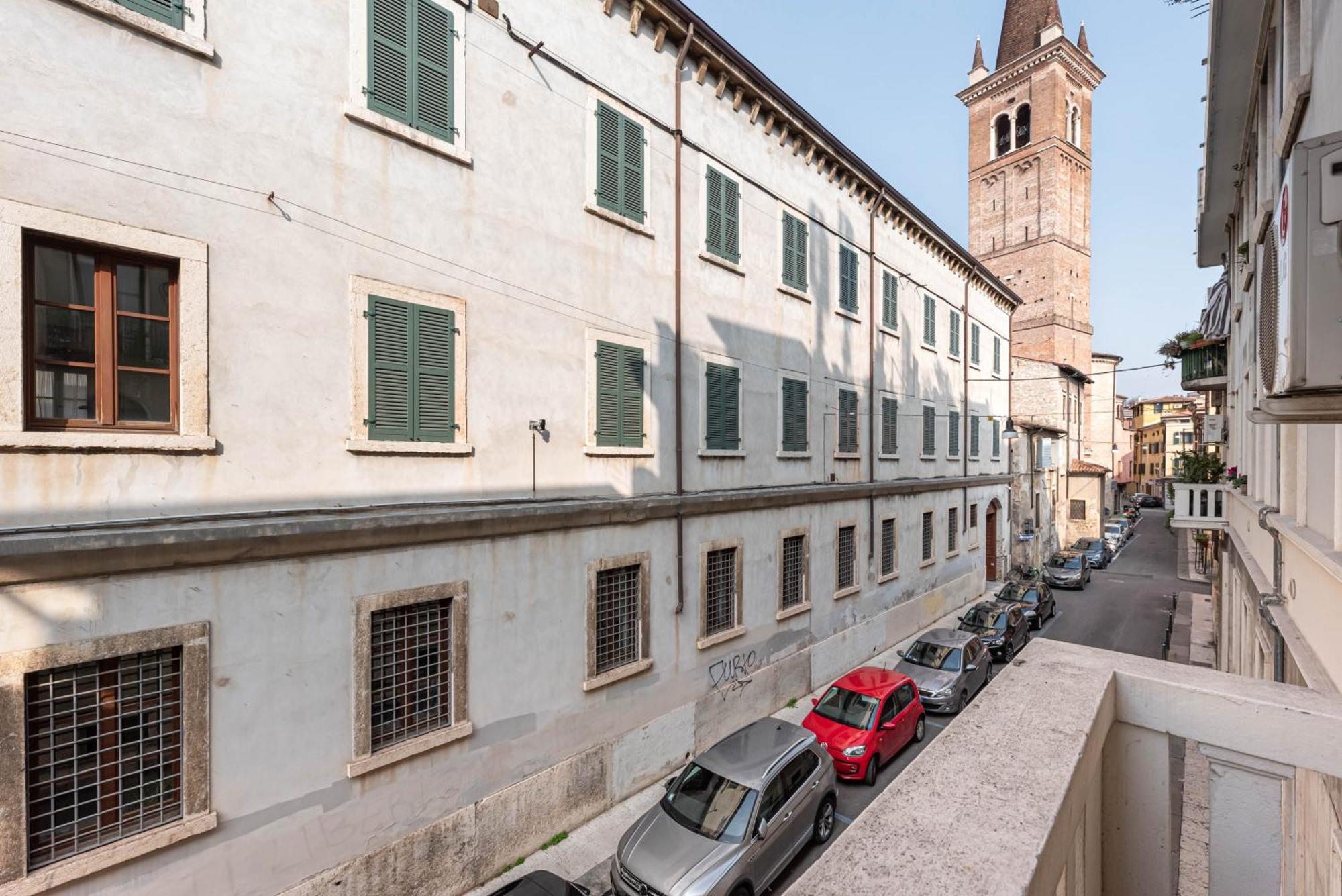 Piazza Isolo Central Apartment فيرونا المظهر الخارجي الصورة